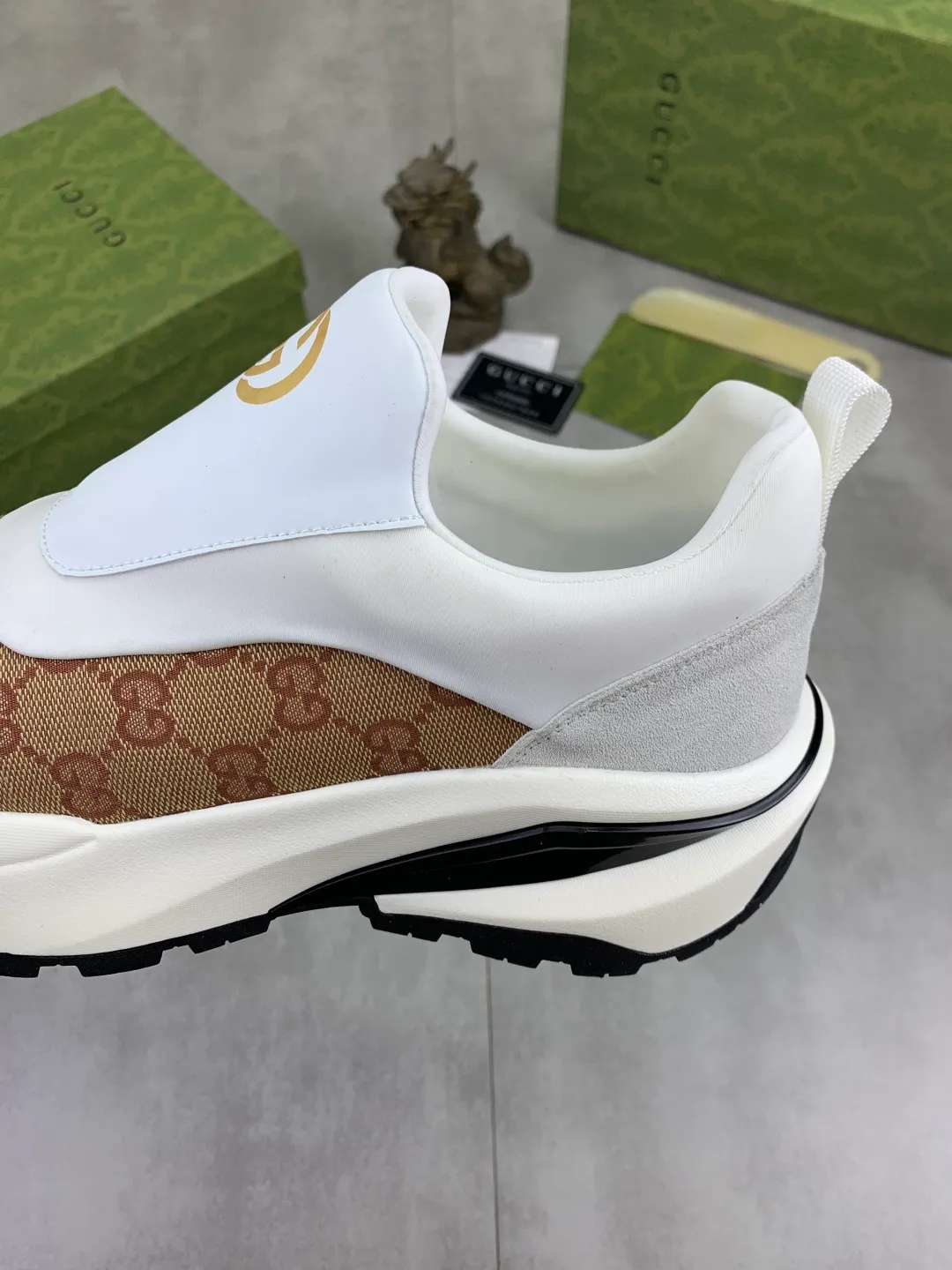 Men's Men's Shoes P440 💰[New Style] 🆘 The latest model from Gucci's official website🎁Classic casual and fashionable men's shoes👟Hot style💥The style is simple and elegant, exclusive for trendy men. Unique official website latest brand elements👑Gucci original decoration, fashionable and generous, the fabric is made of original soft calfskin➕Comfortable soft sheepskin lining ✅The official website specifies wear-resistant foam outsole_full of elasticity, classic model taken in real life🎬Color: 2️⃣colors optional😍Number: 38-44